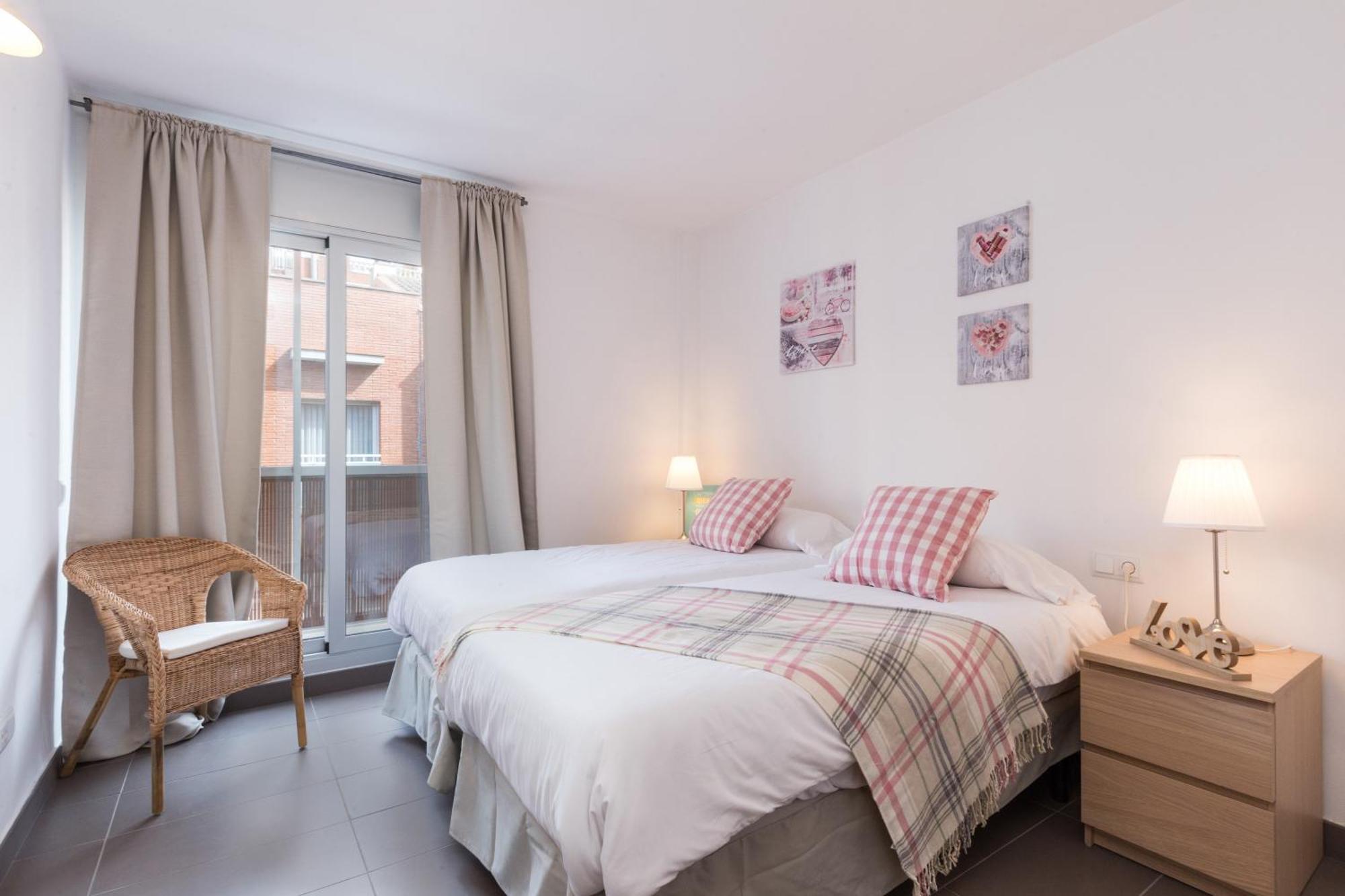 Apartamentos Cornellalux 2 Курналя-да-Любрагат Екстер'єр фото