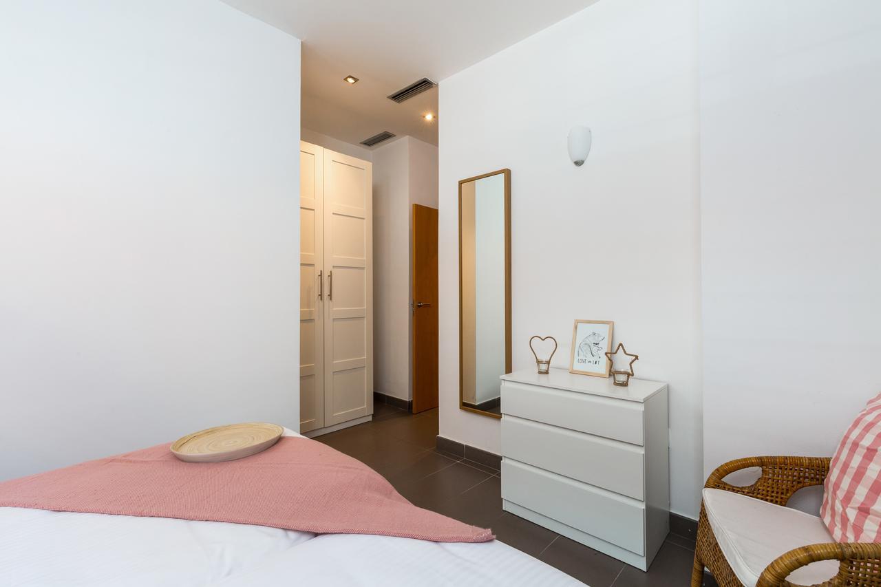 Apartamentos Cornellalux 2 Курналя-да-Любрагат Екстер'єр фото