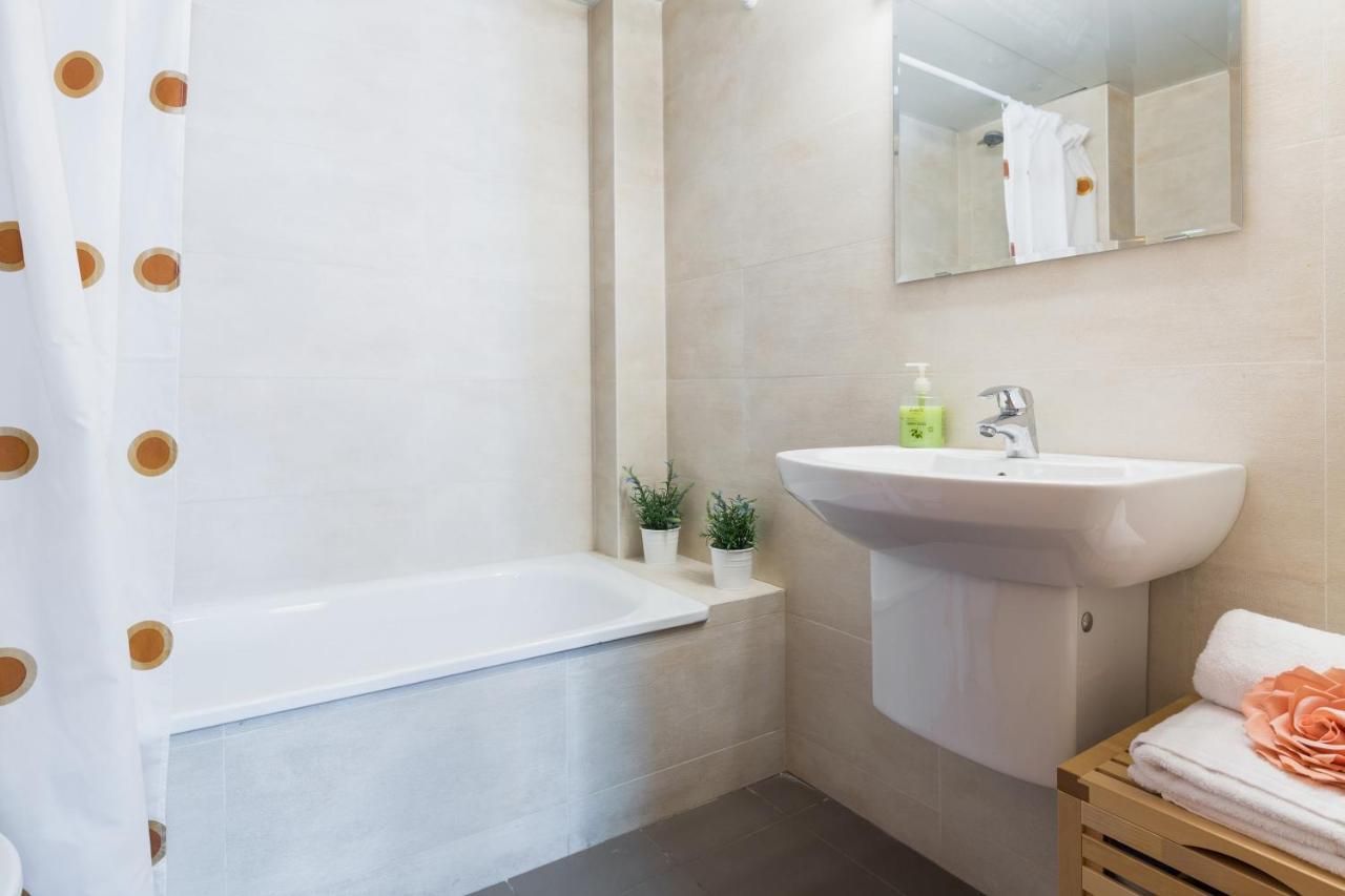 Apartamentos Cornellalux 2 Курналя-да-Любрагат Екстер'єр фото